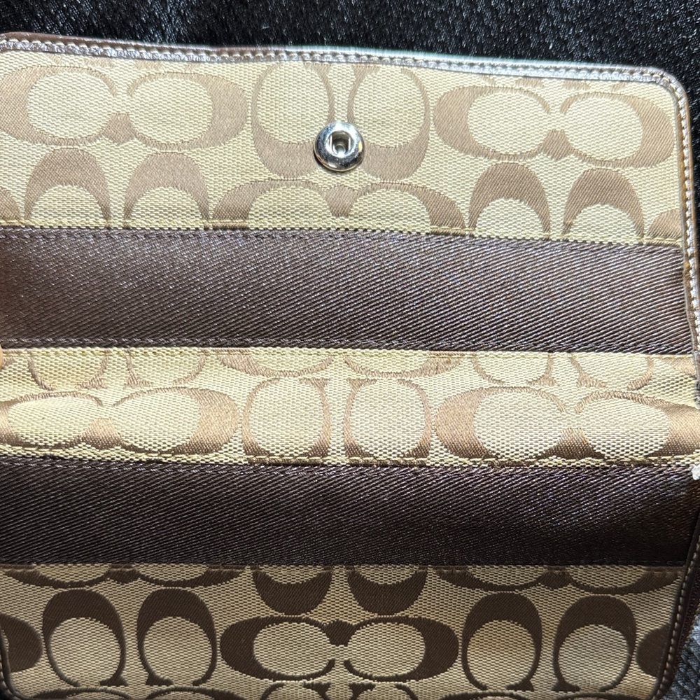Coach monogram  Brown and Tan bifold Zip Wallet - Picture 11 of 16